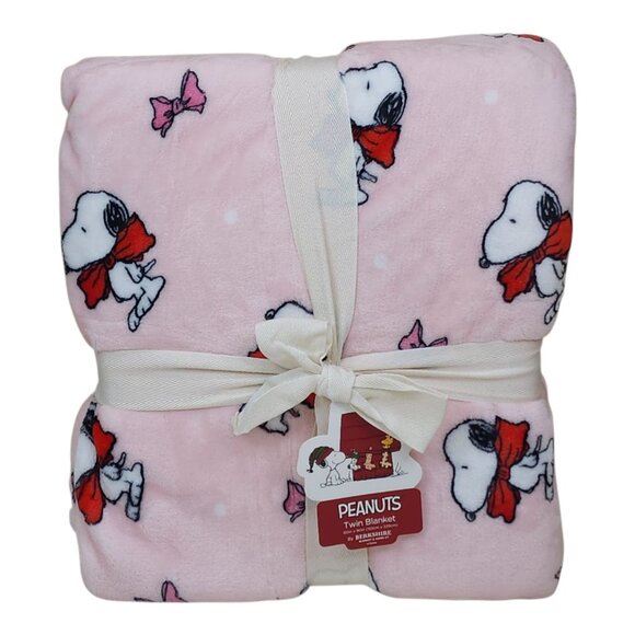 Peanuts Snoopy Twin Plush Throw Blanket Pink 60x90 By Berkshire Cozy & Soft - Picture 1 of 7